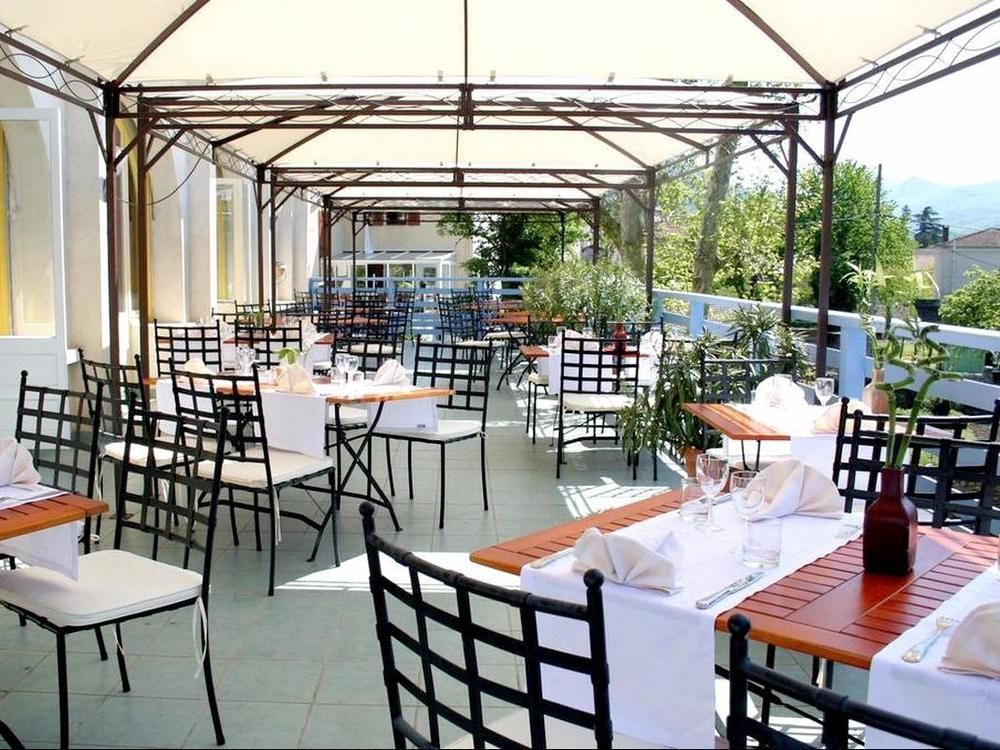 Logis Hotel Restaurant Le Castel Fleuri Сен-Жан-ан-Руаян Екстер'єр фото