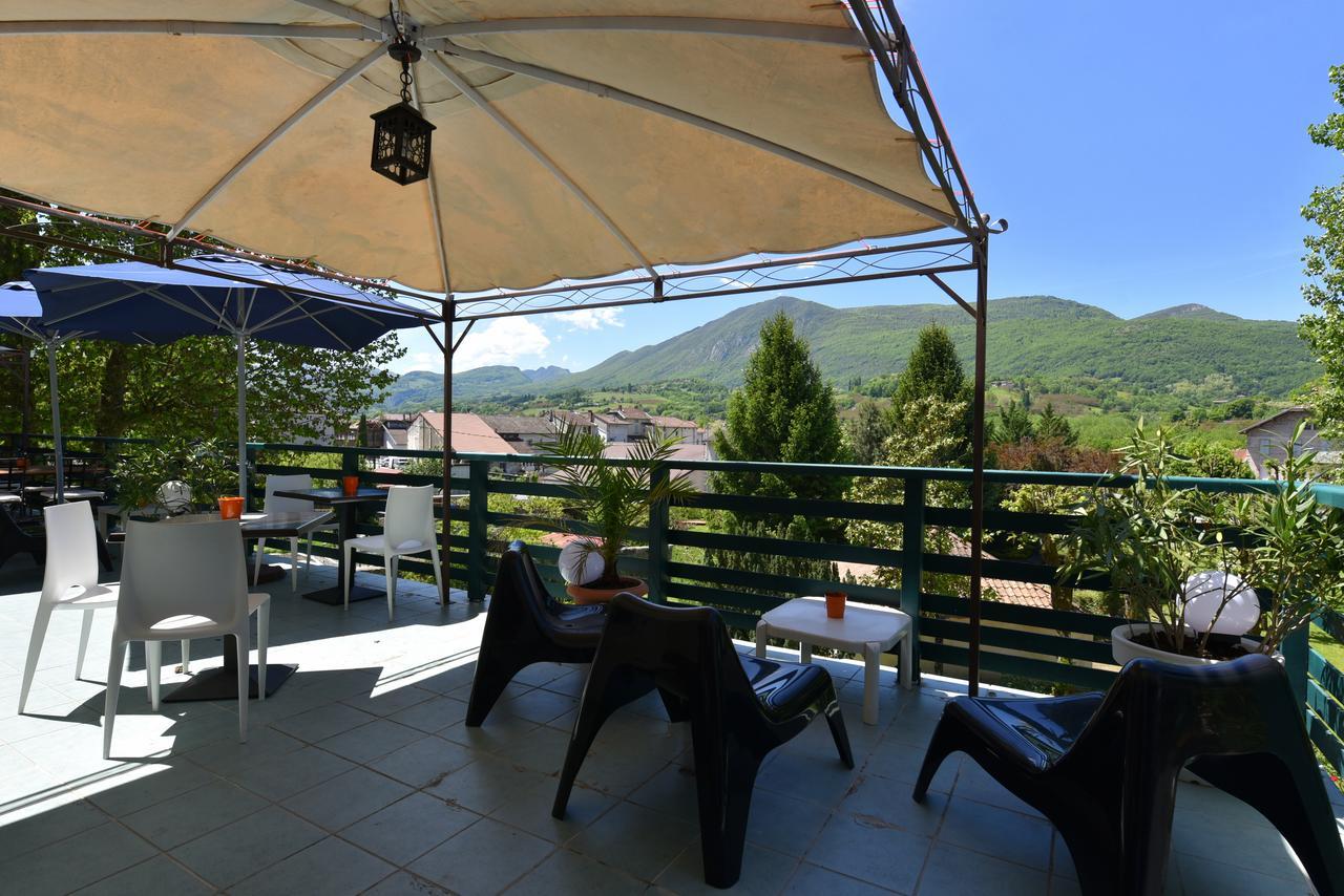 Logis Hotel Restaurant Le Castel Fleuri Сен-Жан-ан-Руаян Екстер'єр фото